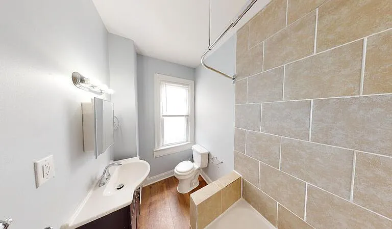 706 E 43rd St — Photo 23