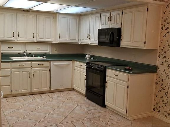 3rd image of 3405 Dovecreek Dr