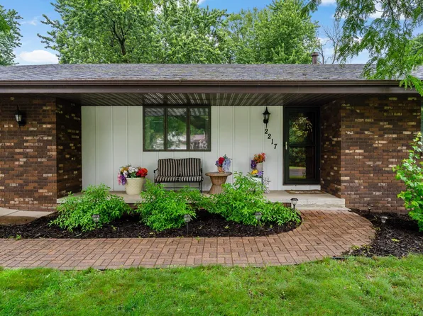 2217 Ripley Ave E, Maplewood, MN 55109