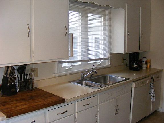 4th image of 370 Henry St