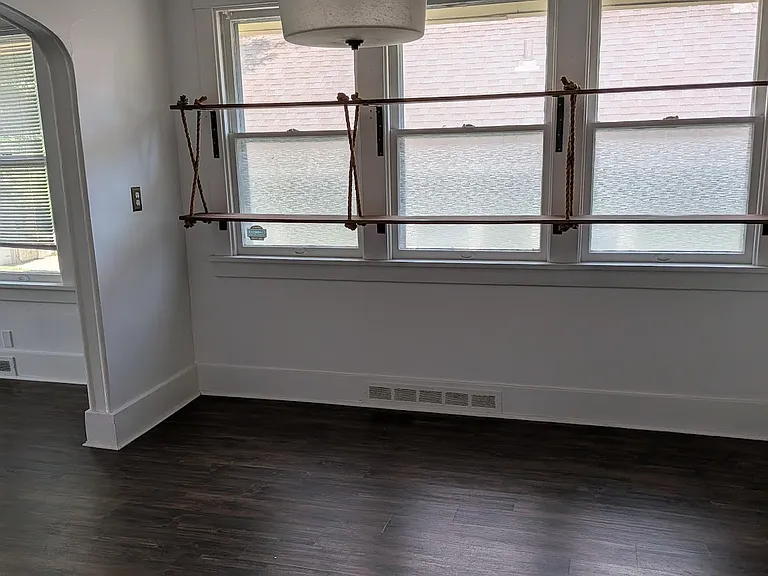 4859 Burt St — Photo 5