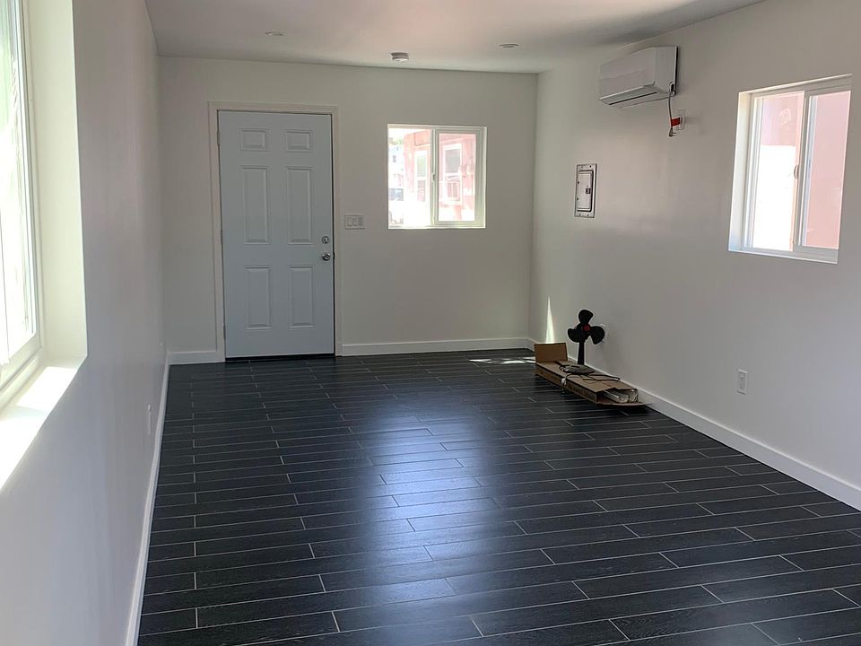 2nd image of 867 1/2 Garner Ave #B