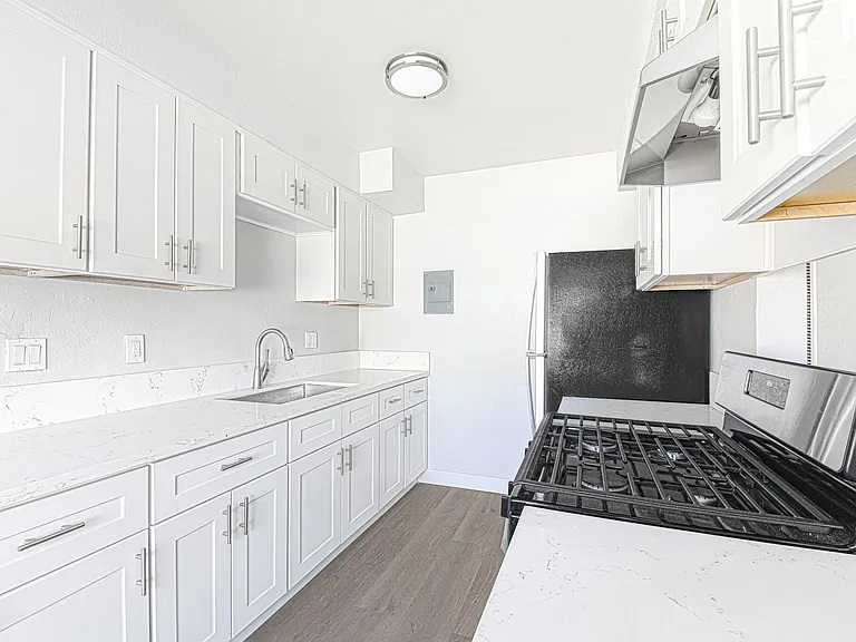 811 Gardenia Avenue — Photo 10