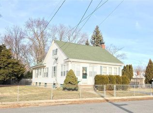 196 Burnside Ave, Riverside, RI 02915