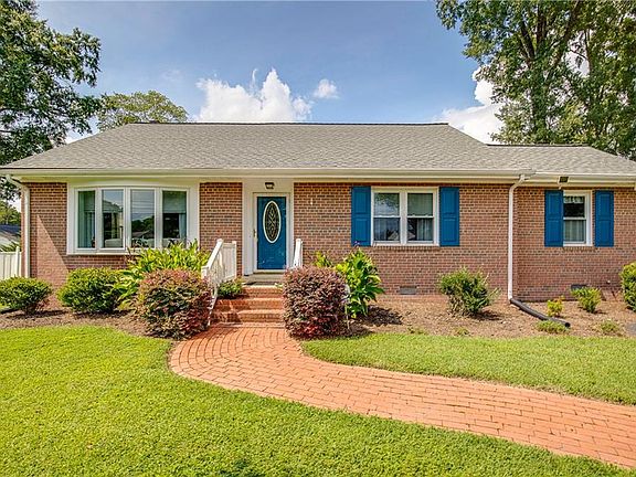 4th image of 2208 Craven Ln