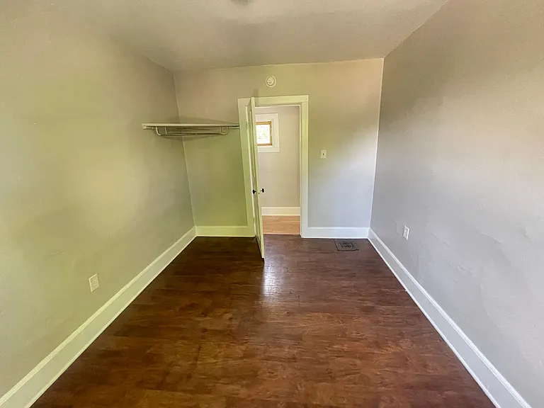 526 Dennis St — Photo 9