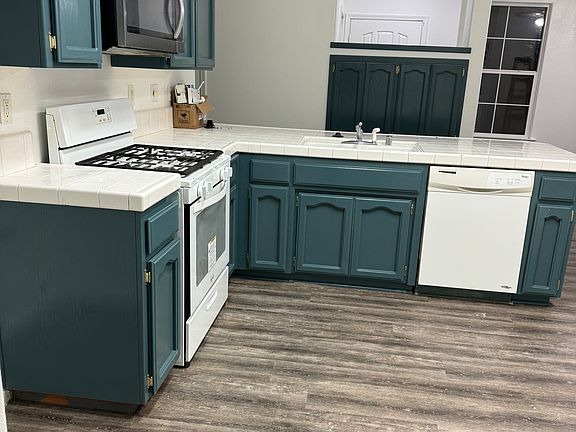 4th image of 711 W Anissa Ct
