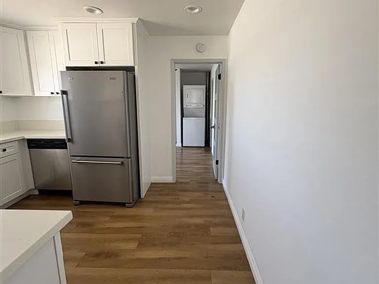 1518 E 3rd St — Photo 30
