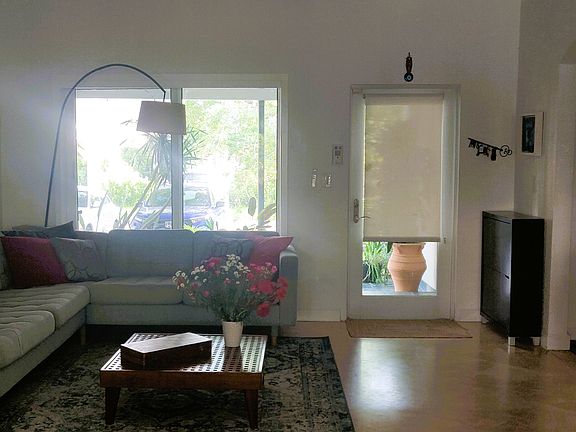 5th image of 364 N Shore Dr