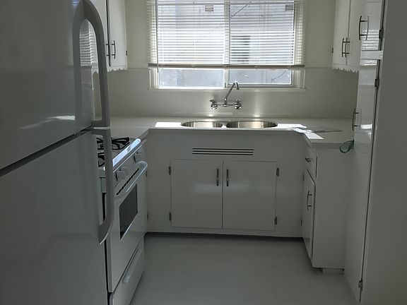 2nd image of 1470 S Sherbourne Dr