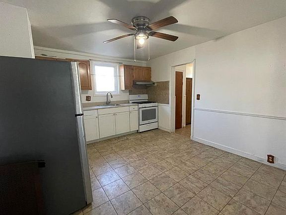 2nd image of 161 Greenleaf Ave