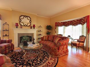 381 Brighton Dr, Wheaton, IL 60189