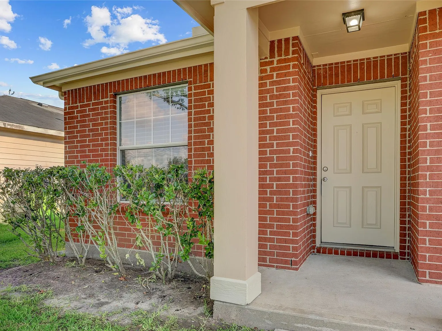 3 bed, 2.0 bath, 1668 sqft, $1,850 — Photo 2