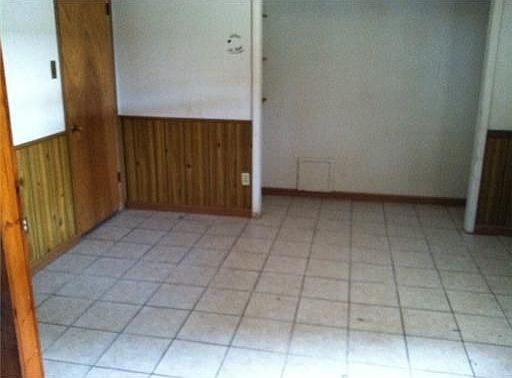 3rd image of 619 Meadow Dr