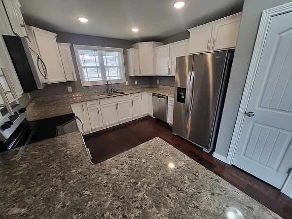 3rd image of 516 Medallion Cir