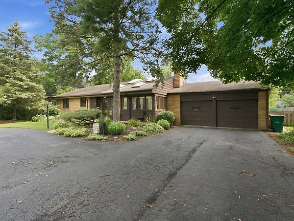 2nd image of 567 Happ Rd