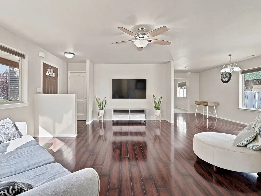 3 bed, 3.0 bath, 1653 sqft, $2,100 — Photo 4