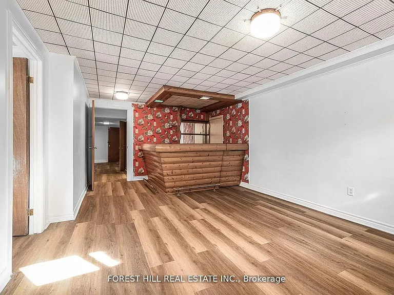 18 Irvington Cres — Photo 15
