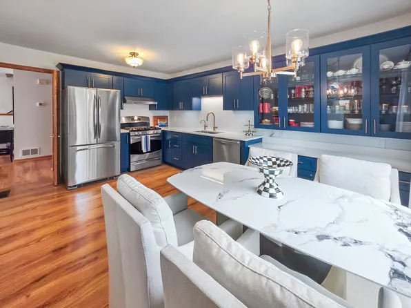 11650 Millpond Ave, Burnsville, MN 55337