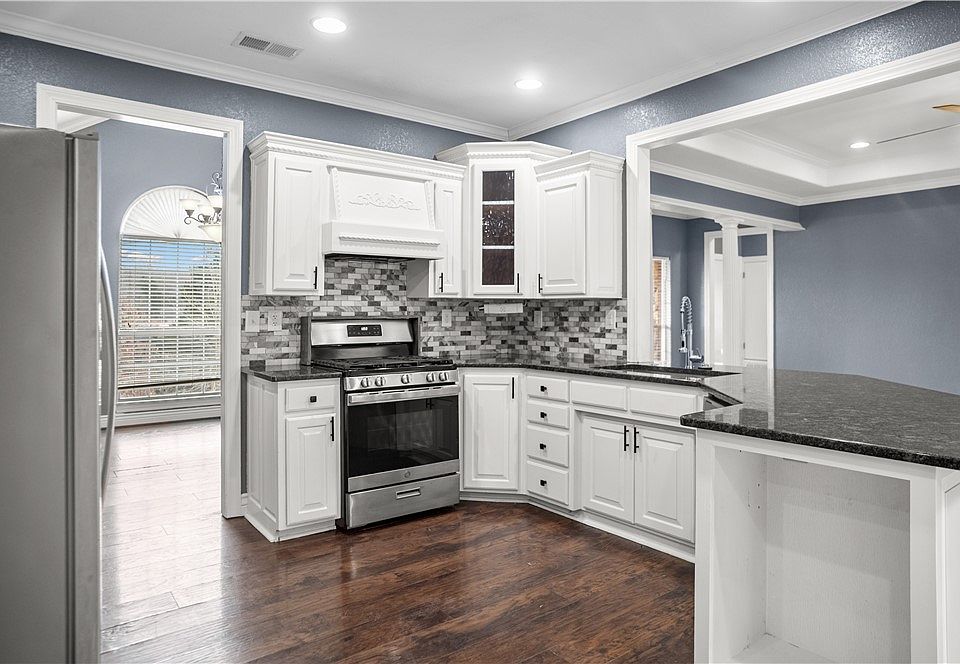 1st image of 3141 N Warwick Dr