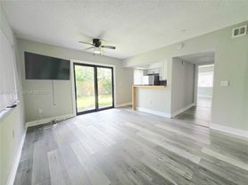 335 SW 20th St, Fort Lauderdale, FL