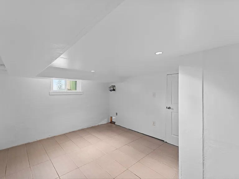 2215 N Wood Ave — Photo 20