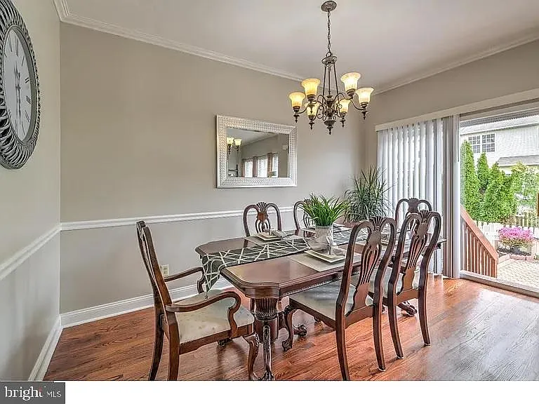 216 Waverly Ct — Photo 12