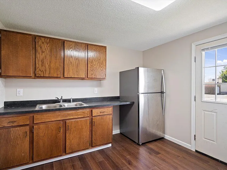 914 S Adams St — Photo 11