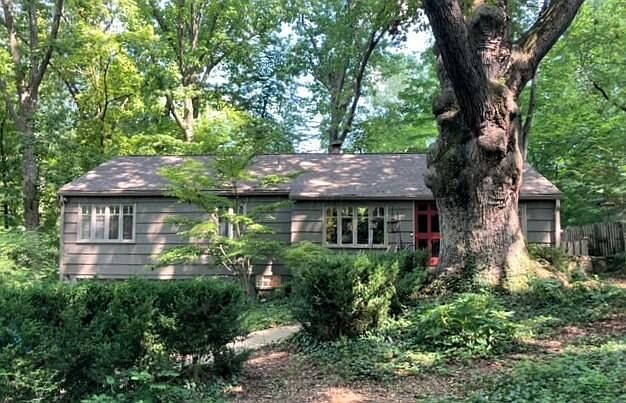 1st image of 562 Yaronia Dr N