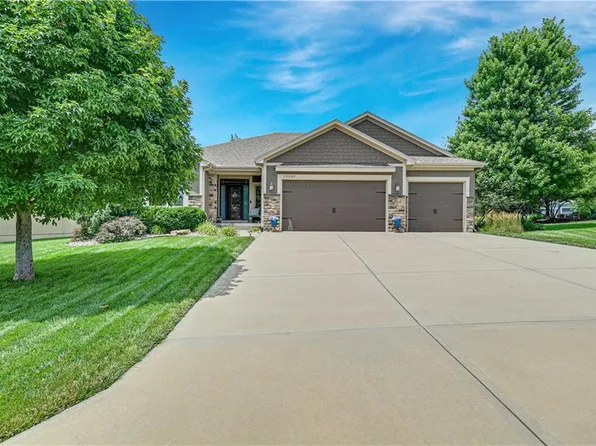 22509 S Lincoln St, Spring Hill, KS 66083