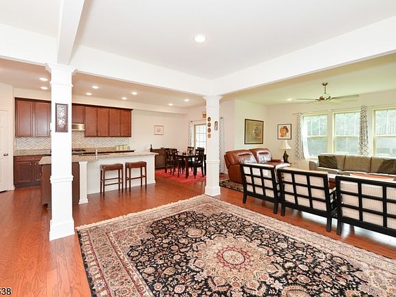 3rd image of 27 Winfield Dr
