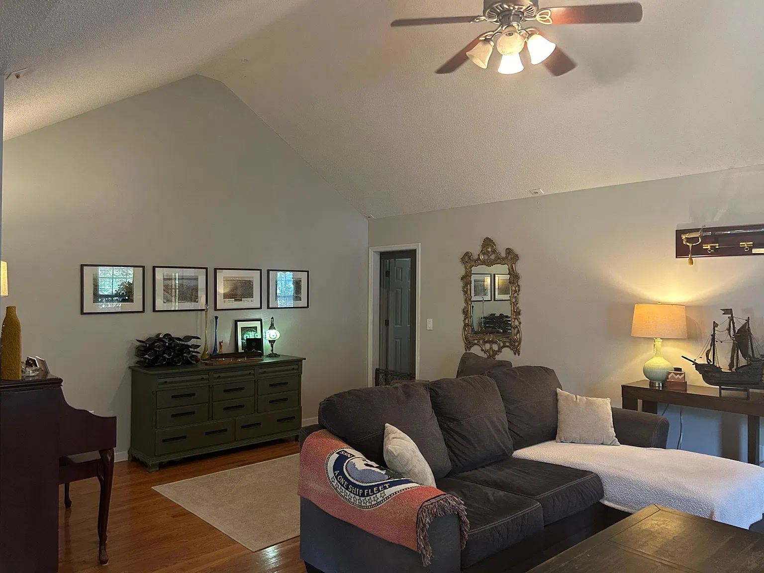 3 bed, 1454 sqft, $2,700 — Photo 2