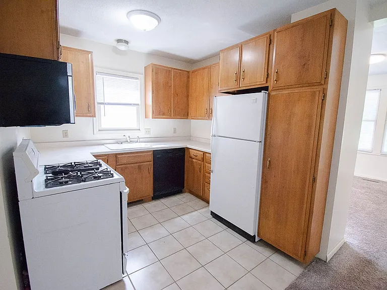 802 2nd St NW — Photo 5