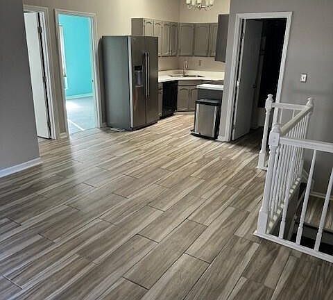3rd image of 300 E Oak Ave
