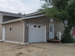 541 1st Ave SW, Dickinson, ND 58601