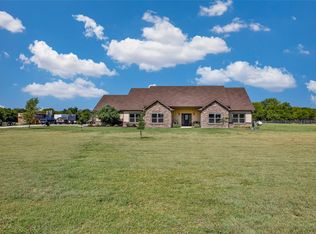 945 S Ritchey Rd, Valley View, TX 76272