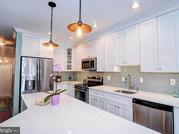 5th image of 209 Wellington Ct