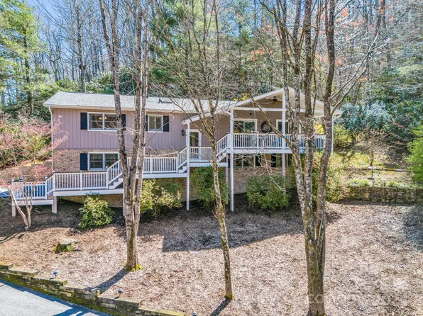 240 Haywood Knolls Dr, Hendersonville, NC 28791
