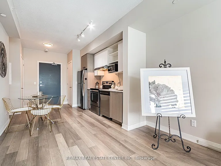 5240 Dundas St #B314 — Photo 9