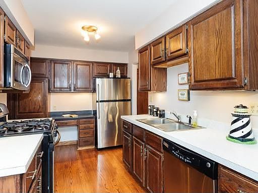 5th image of 1009 Fair Oaks Ave