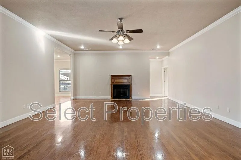 3 bed, 2.0 bath, 2276 sqft, $2,200 — Photo 2