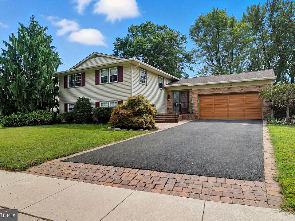 1st image of 223 Saint David Dr