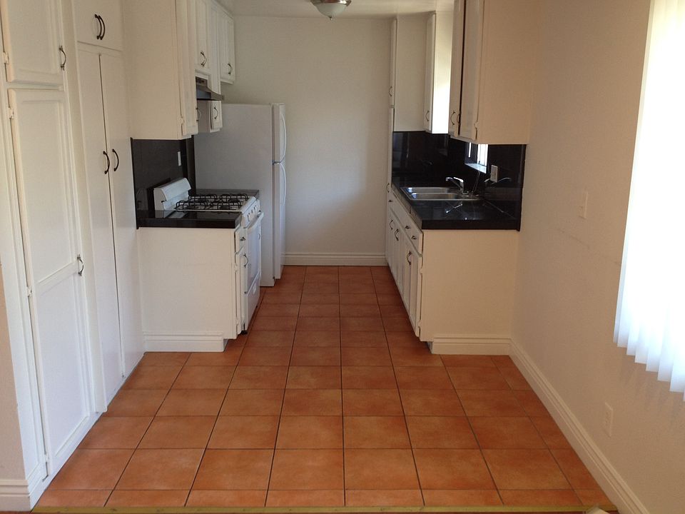 eat in kitchen