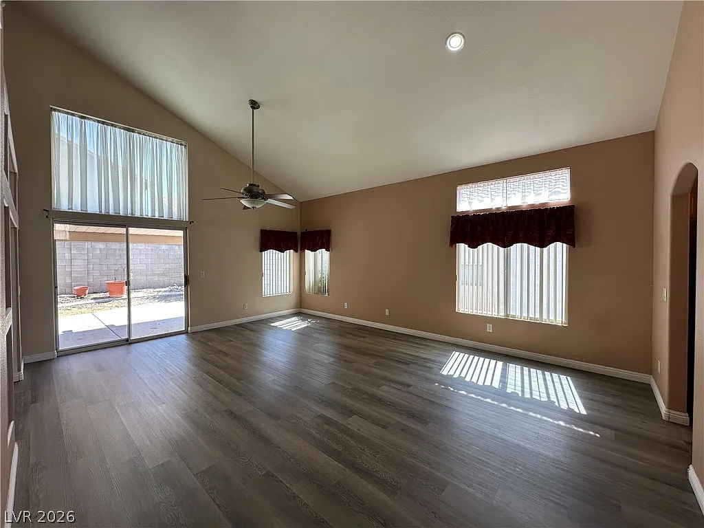 3 bed, 2.5 bath, 1866 sqft, $1,995 — Photo 3
