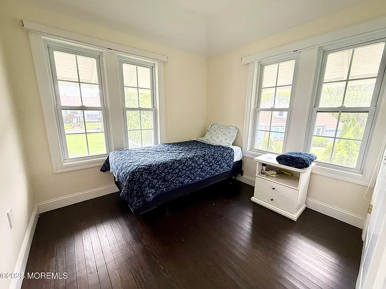 125 Cedar Ave — Photo 42