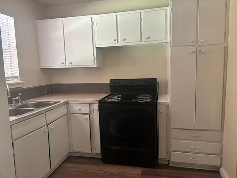 5076 London Ln — Photo 2