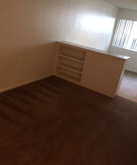 Santa Clarita — Photo 10