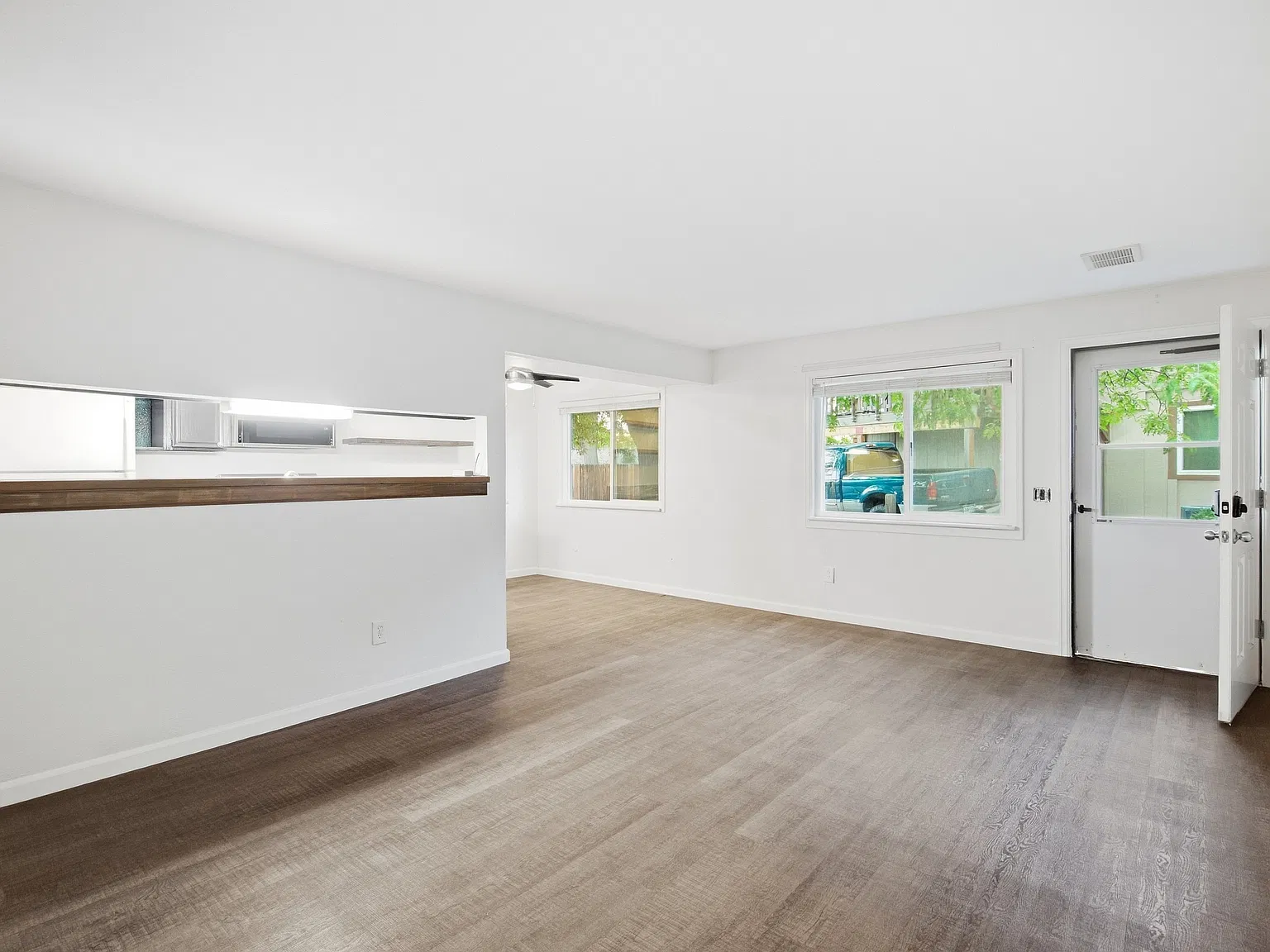 2 bed, 920 sqft, $1,900 — Photo 3