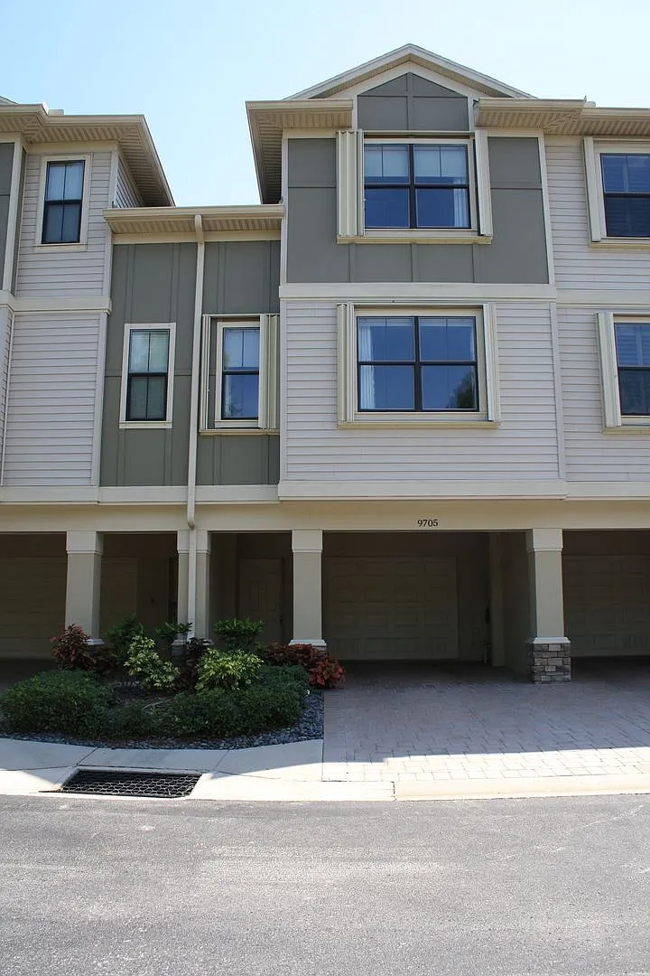 Beautiful Townhome in Pelican Pointe — Photo 1