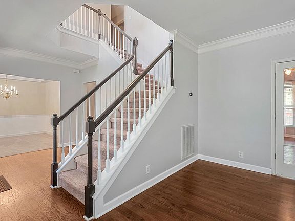 3rd image of 729 Vauxhall Dr